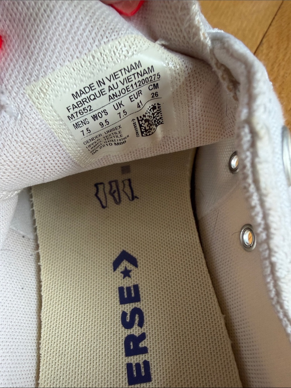 Converse White Low Top Sneakers - Picture 5 of 6